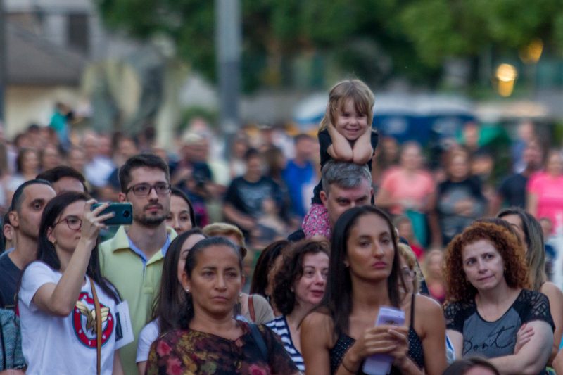 Pra&ccedil;a dos Bombeiros ficou lotada – Foto: Flavio Tin/ND