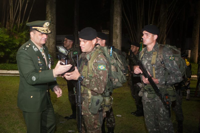 Anivers&aacute;rio da brigada foi uma oportunidade tamb&eacute;m de homenagear personalidades militares e civis que contribu&iacute;ram para o Ex&eacute;rcito Brasileiro – Foto: Fl&aacute;vio Tin/ND