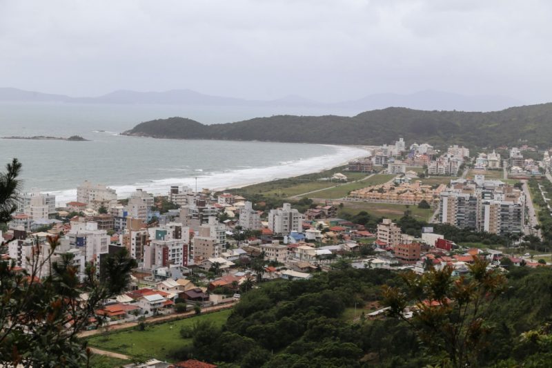Propriet&aacute;rios que ocuparem os im&oacute;veis com mais de 4 pessoas por dormit&oacute;rio ser&atilde;o multados – Foto: Anderson Coelho/ND