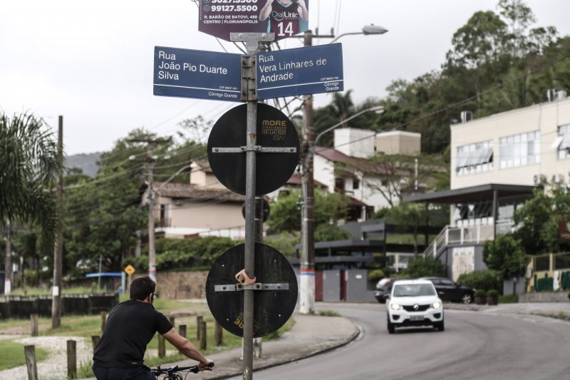 Rua Vera Linhares de Andrade, no bairro C&oacute;rrego Grande – Foto: Anderson Coelho/ND