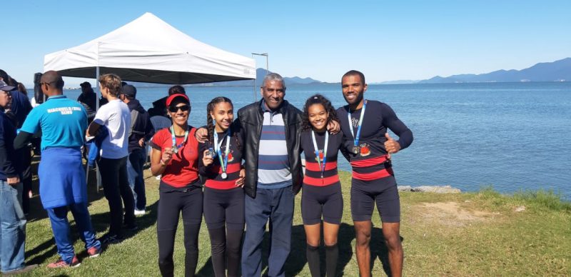 Tr&ecirc;s gera&ccedil;&otilde;es de remadores. Da esq. &agrave; dir: Adriana, a filha Beatriz, o pai Ant&ocirc;nio, a sobrinha Rayssa e o irm&atilde;o Hudson. – Foto: Arquivo Pessoal/Divulga&ccedil;&atilde;o/ND