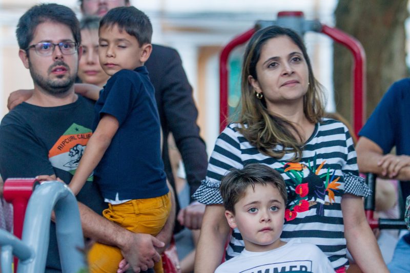 Caroline Vettoretti considera importante o contato dos filhos com a arte – Foto: Flavio Tin/ND