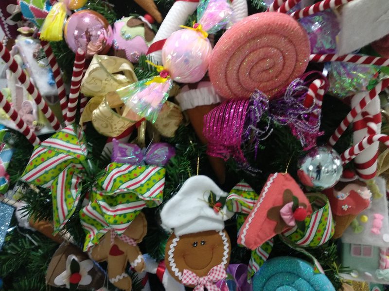 Doces coloridos chamam a aten&ccedil;&atilde;o. – Foto: Marcela Ximenes/ND