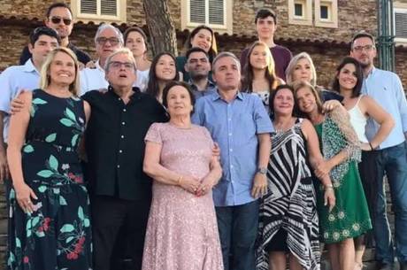 Gugu Liberato reunido com toda a família – Foto: Instagram/Reprodução