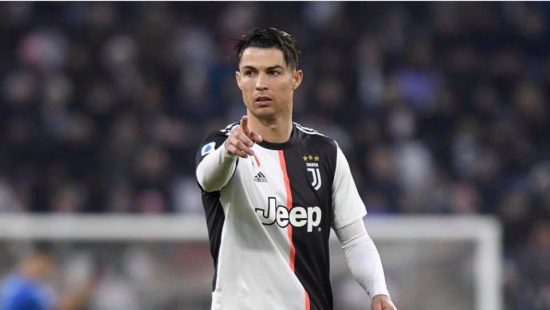 Cristiano Ronaldo se torna jogador mais bem pago do mundo, diz Forbes