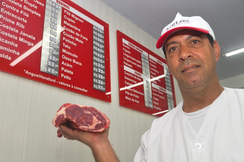 Osso é vendido e não dado': alta no preço da carne bovina reduz consumo em  Florianópolis, Santa Catarina