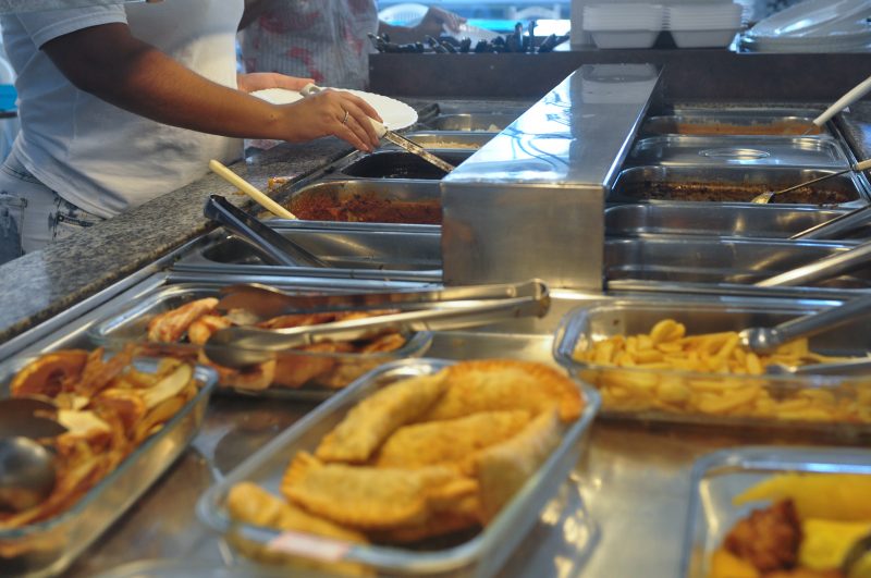 Carne bovina sofreu “redu&ccedil;&atilde;o” no buffet do restaurante – Foto: Gabriel Lain/ND