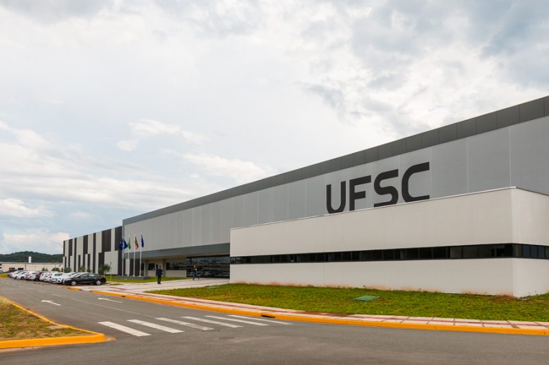 Atualmente, universidade está sediada em um complexo industrial &#8211; Foto: UFSC/Divulgação