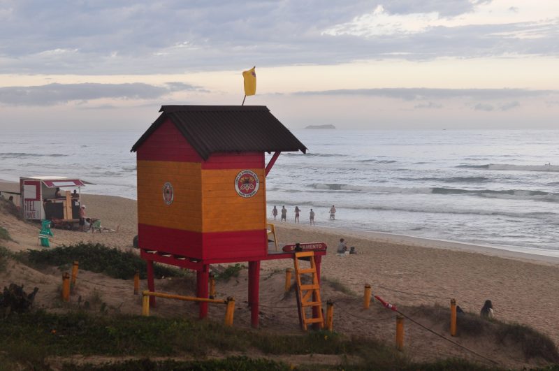 Homem desaparece em praia de Florianópolis 