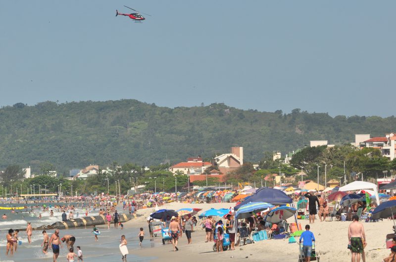 O per&iacute;odo contrainidcado de exposi&ccedil;&atilde;o ao sol considera o hor&aacute;rio com maior incid&ecirc;ncia de raios ultravioletas do tipo B – Foto: Gabriel Lain/ND
