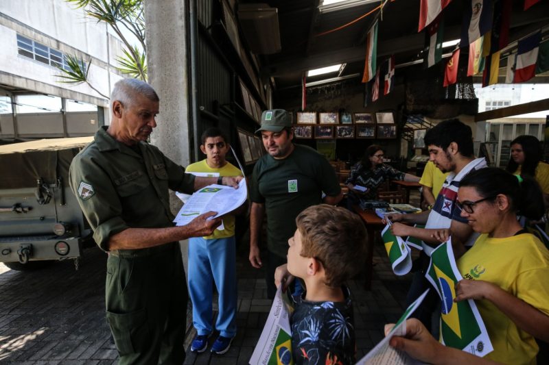 Sargento Dudevant recebe turmas de escolares duas vezes por semana – Foto: Anderson Coelho/ND