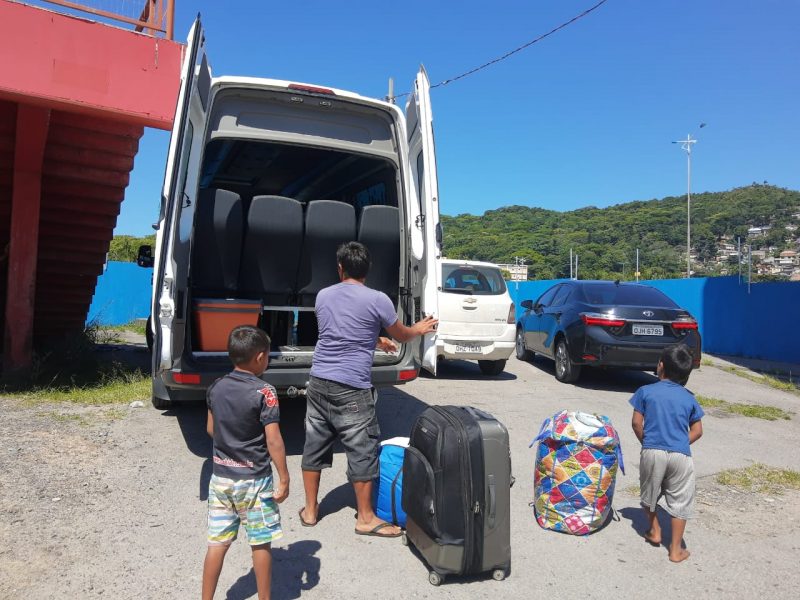 Grupo de indígenas venezuelanos voltou a Itajaí – Foto: Divulgação/PMF