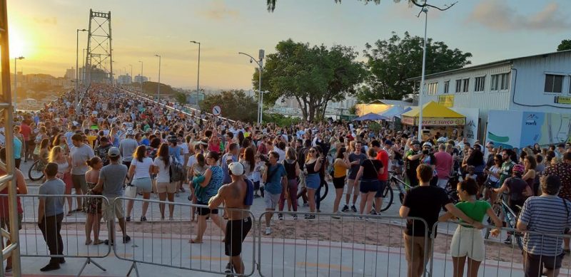 Bloco sai da cabeceira insular da Ponte Herc&iacute;lio Luz e ter&aacute; 10 horas de festa – Foto: Divulga&ccedil;&atilde;o PMF/ND