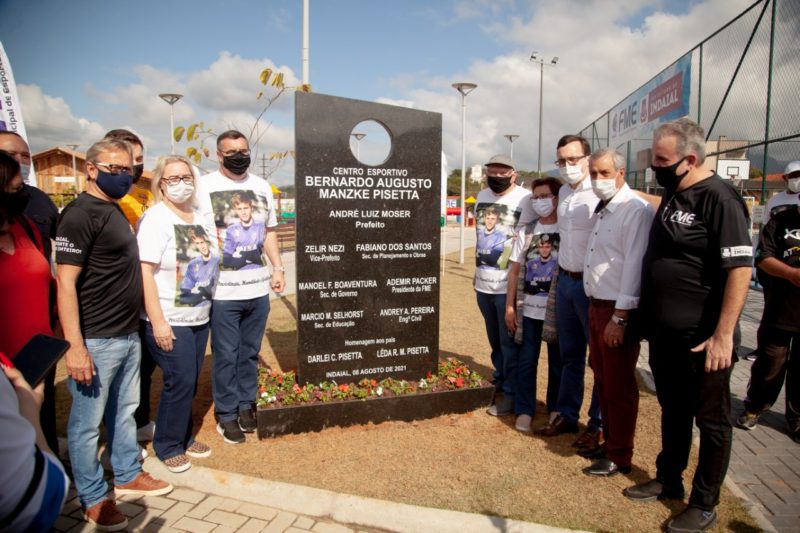 Prefeitura de Indaial inaugura centro esportivo e homenageia o jovem atleta da cidade que morreu em incêndio do CT do Flamengo, Bernardo Pisetta – Foto: Divulgação/Prefeitura de Indaial