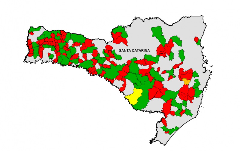 Mapa com mais de 100 municípios (em vermelho) que seriam incorporados aos vizinhos (em verde) Fonte: CNM