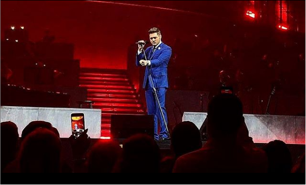 Michael BubléO cantor Michael Bublé percorrerá três cidades brasileiras com a turnê "An Evening With Michael Bublé". As apresentações acontecem em Curitiba (23/10), São Paulo (25/10) e Rio de Janeiro (28/10) - Reprodução/Instagram