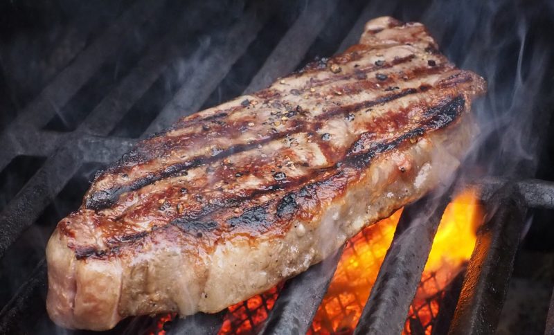 Mulher denuncia vizinho por fazer churrasco todos os dias  &#8211; Foto: Pixabay/Divulgação/ND