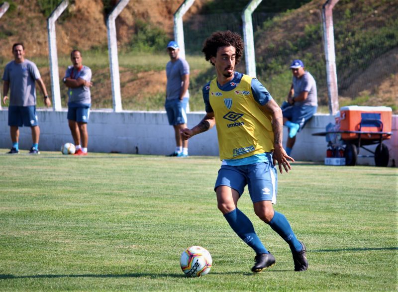 Estou mais preparado para a chance, diz Wesley, volante oriundo da base do  Avaí - NSC Total