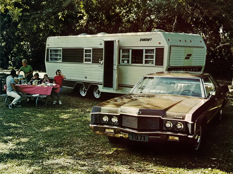 Green Day - Holiday: neste clipe, a banda passa quase todo o clipe andando em um Mercury Monterey 1968. A foto é de um modelo 1971, mas serve de ilustração. O vídeo completo está aqui: https://bit.ly/2QFbtGI - Foto: Divulgação - Foto: Divulgação/Garagem 360/ND