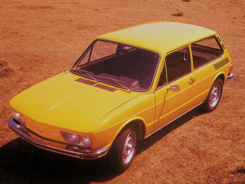 Mamonas Assassinas - Pelados em Santos: a Volkswagen Brasilia amarela é a estrela do clipe. O vídeo completo está aqui: https://bit.ly/2FCWZkv - Foto: Divulgação - Foto: Divulgação /Garagem 360/ND