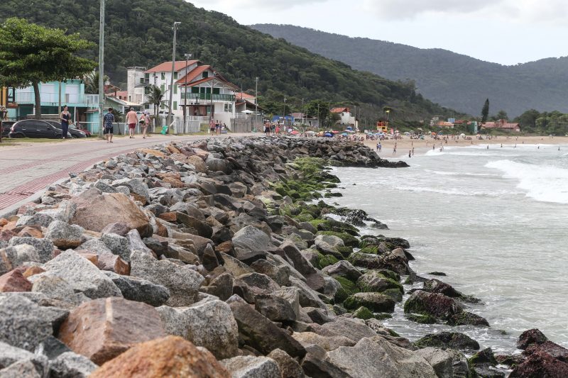 Trecho de 1,6 mil metros seria alvo do engordamento de areia na Armação. Foto: Anderson Coelho/ND