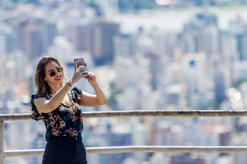 A influenciadora Brenda Ferrari &eacute; adepta do app TikTok – Foto: Foto Flavio Tin/ND