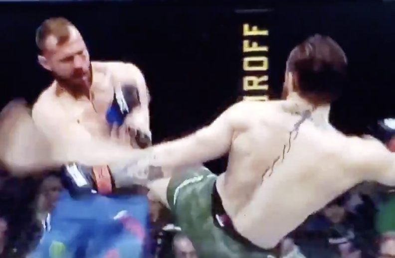 Cerrone tentou, no entanto, McGregor levou a melhor com vitória avassaladora – Foto: Reprodução Twitter