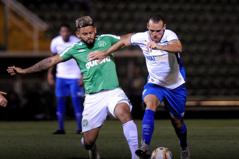 Roberto, pela Chapecoense, em partida da S&eacute;rie B 2020; atleta n&atilde;o vai ficar em Chapec&oacute; para a pr&oacute;xima temporada – Foto: TARLA WOLSKI/Estad&atilde;o Conte&uacute;do