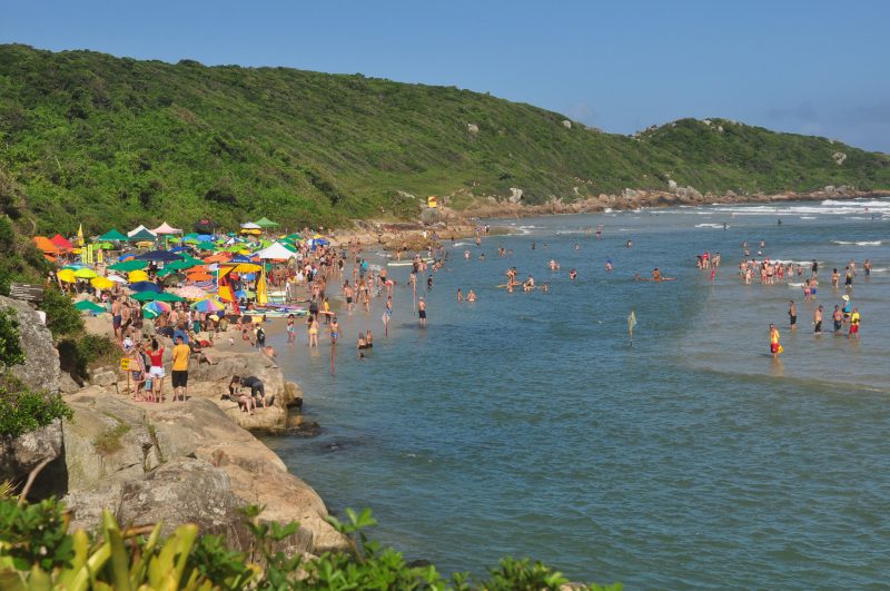 Prainha ao lado da Guarda do Emba&uacute; – Foto: Gabriel Lain/ND