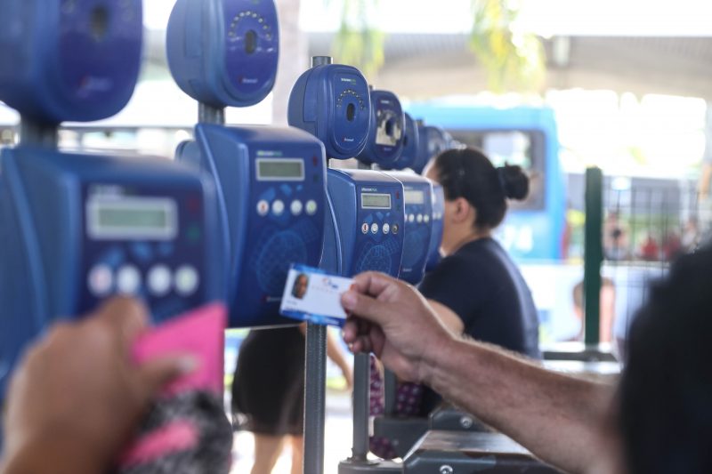 Tarifa de ônibus e de R$ 6,90 em Florianópolis 