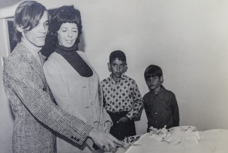 O casal Ronaldo e Vera durante a recep&ccedil;&atilde;o do casamento – Foto: Acervo pessoal/Ronaldo de Andrade/Anderson Coelho/ND