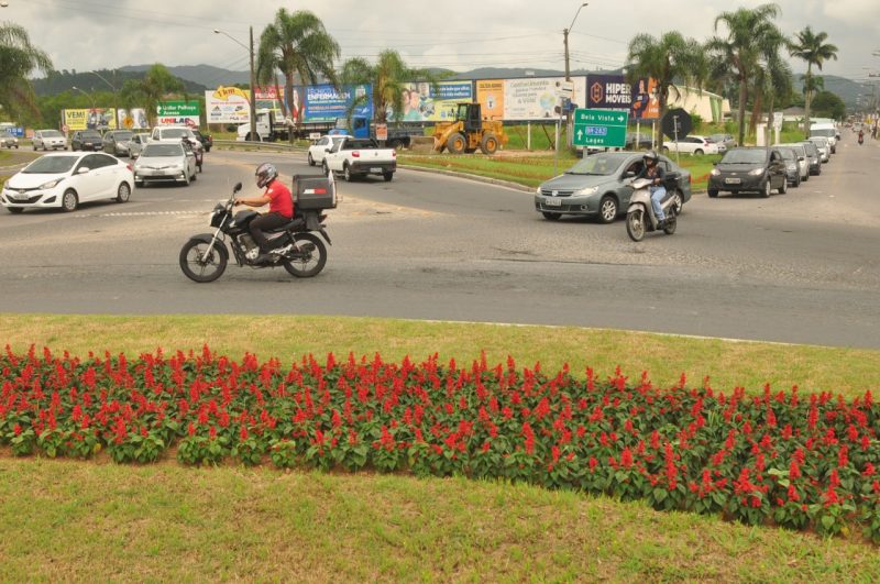 Prefeitura fecha parceria com empresários para elaboração de projeto de rotatórias e marginais na BR-282, em Palhoça - Foto: Arquivo/ND