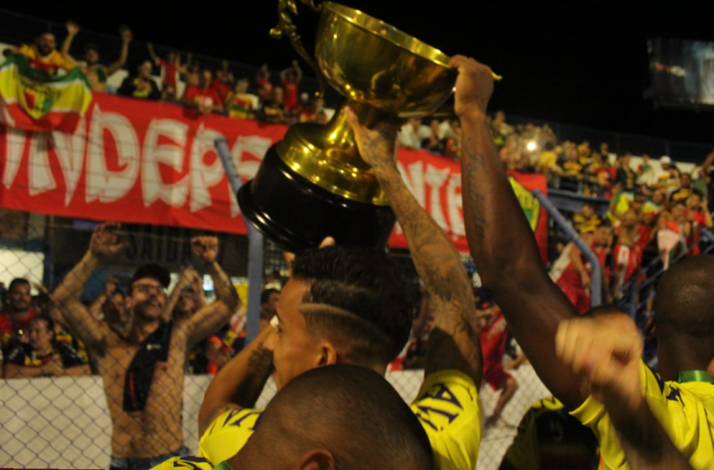 Jogadores comemoram o título com a torcida &#8211; Foto: Lucas Gabriel/ Brusque FC