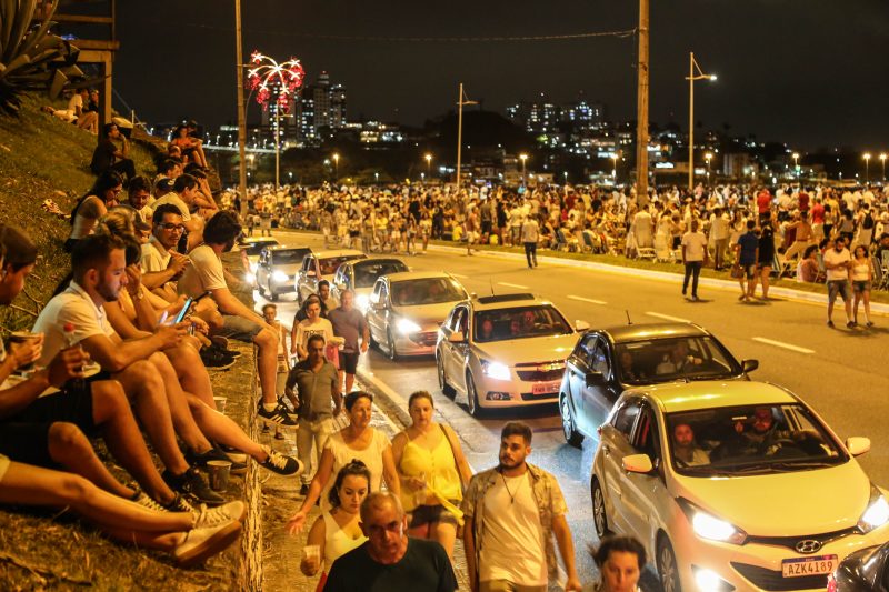 Trânsito na Beira-Mar durante Réveillon em Florianópolis