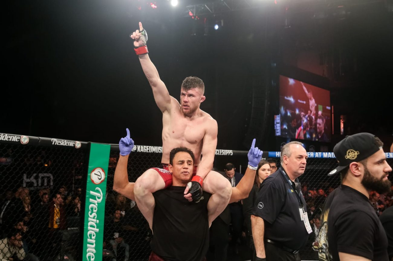 Hora da consagração. Joinvilense é bicampeão mundial de MMA. - Arquivo Pessoal/ divulgação/ND