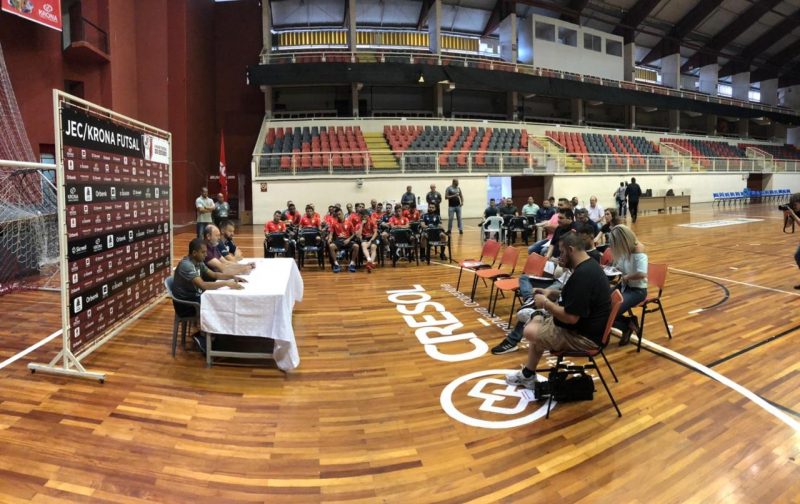 Elenco foi apresentado à imprensa na manhã desta quinta-feira (23) &#8211; Foto: Vitor Kortmann/JEC Futsal