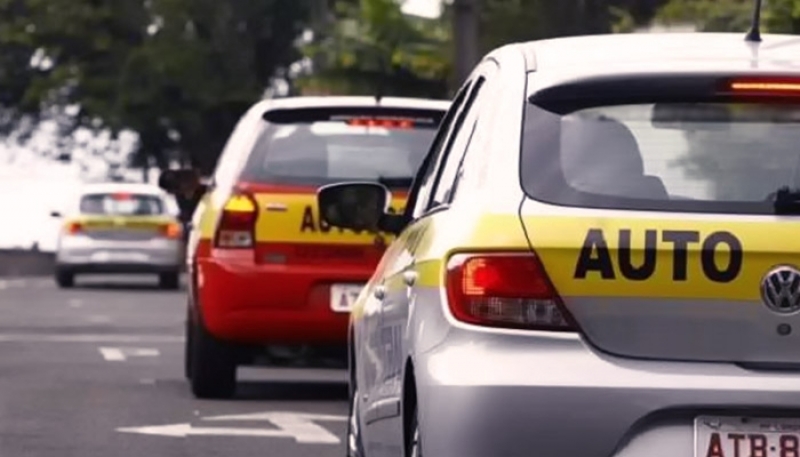 Jovem Capota Carro Durante Prova De Autoescola Em SC