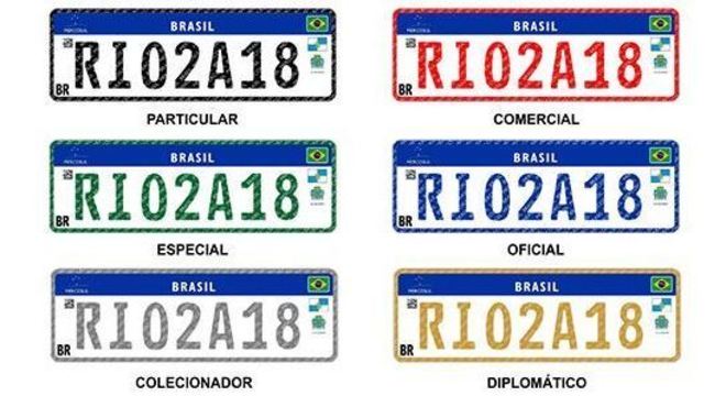 Novas placas t&ecirc;m o tipo de ve&iacute;culo identificado pela cor da fonte – Foto: Divulga&ccedil;&atilde;o/Detran RJ/Portal R7/ND