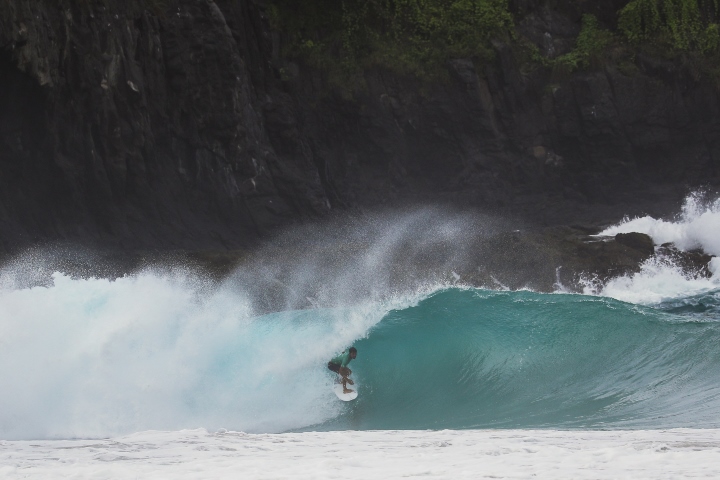 Madson Costa tamb&eacute;m fez bonito nos tubos. Foto Smorigo/WSL