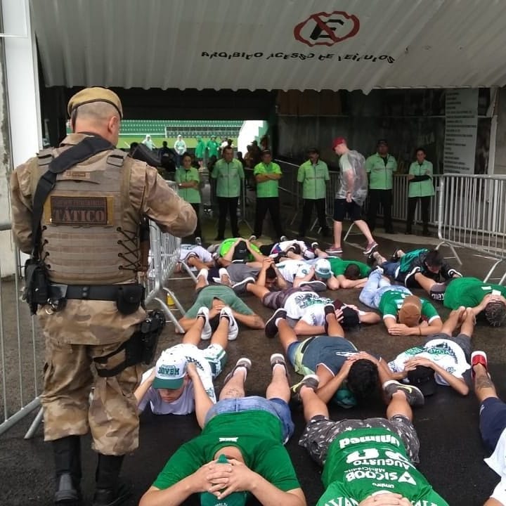 15 suspeitos foram abordados pela Polícia Militar &#8211; Foto: Polícia Militar/Divulgação/ND