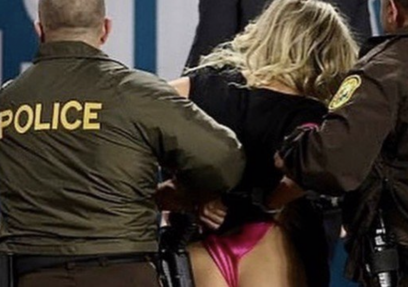 A própria Kelly Kay divulgou a imagem de sua prisão em seu perfil no Instagram – Foto: Reprodução Instagram