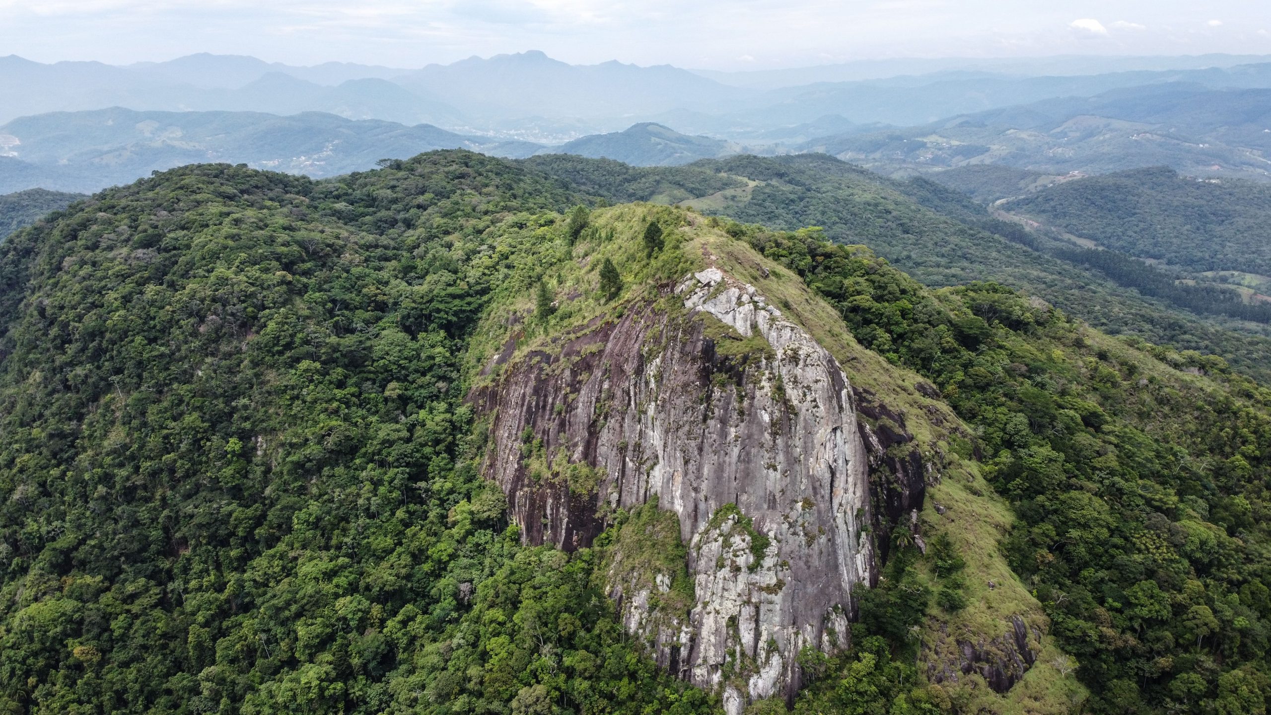 Conheça o Morro da Pedra Branca, marco geográfico da Grande Florianópolis ND Mais
