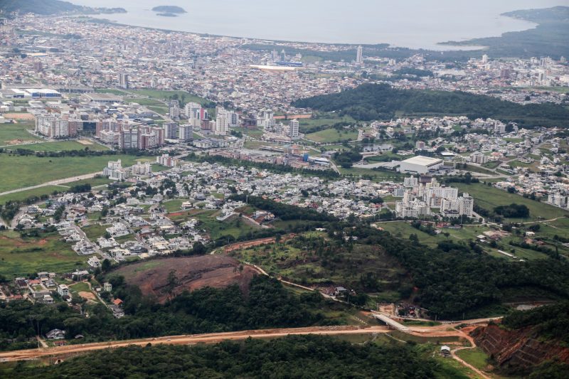 Trecho da obra do Contorno Viário visto a partir do Morro da Pedra Branca – Foto: Anderson Coelho/ND