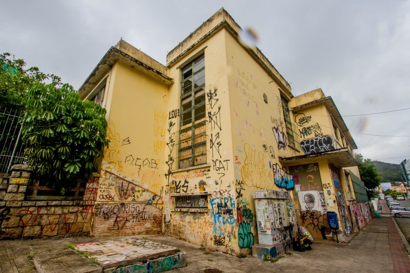 Prédio da escola Atonieta de Barros, no Centro de Florianópolis, deve se transformar em espaço cultural