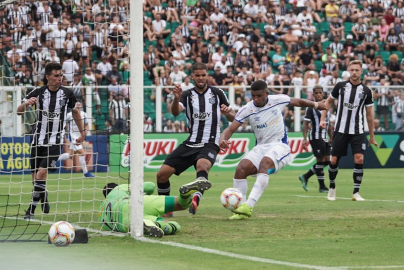 &Uacute;nico cl&aacute;ssico do ano terminou com confus&atilde;o fora de campo e vit&oacute;ria do Ava&iacute; – Foto: ESTAD&Atilde;O CONTE&Uacute;DO/ND