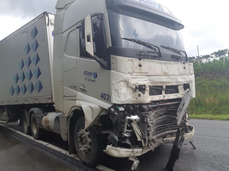 Motorista do caminhão não se feriu – Foto: Polícia Rodoviária Federal