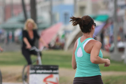 Correr e caminhar pelo menos duas vezes por semana j&aacute; tem efeitos surpreendentes na sa&uacute;de mental&nbsp; – Foto: Arquivo/EBC/Divulga&ccedil;&atilde;o/ND