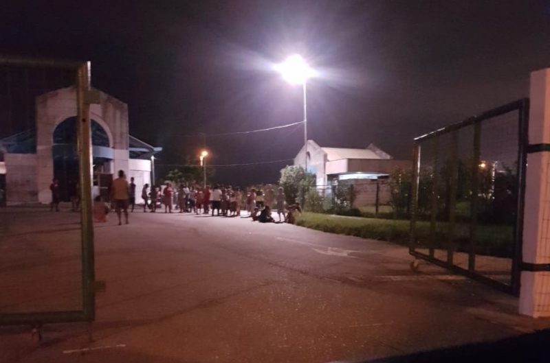 Índios se reuniram no local, e reclamam da falta de segurança – Foto: Sandro Maurício Silveira/ Amosac