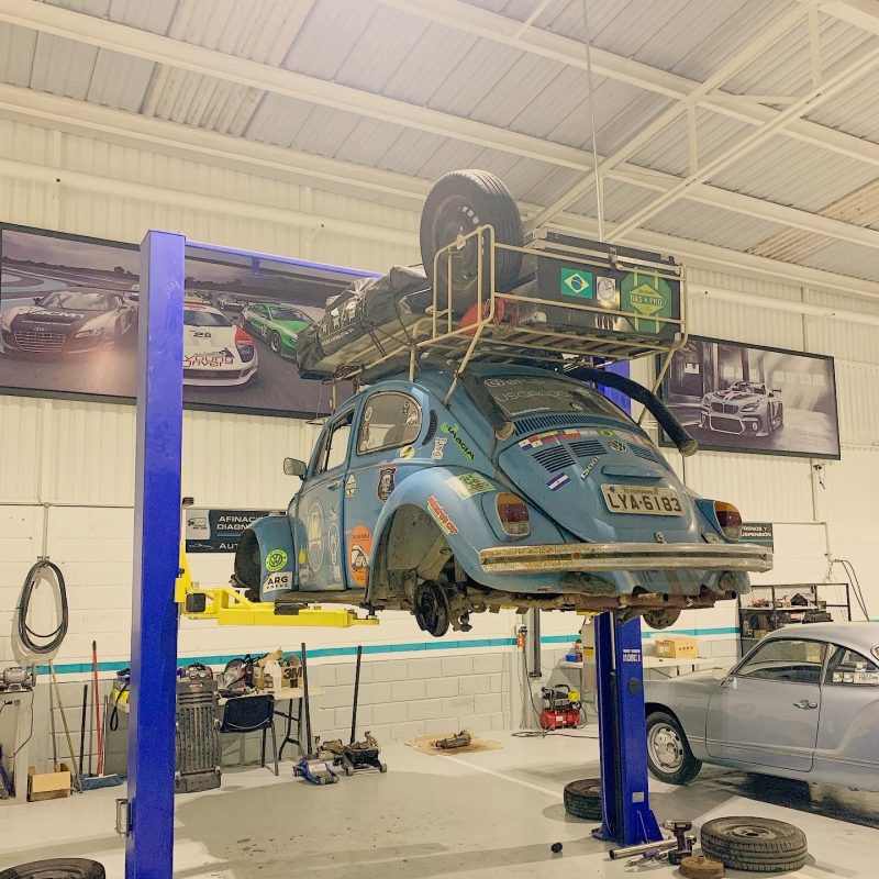 Lya sendo consertada no M&eacute;xico – Foto: Raphael Prata/Divulga&ccedil;&atilde;o/ND