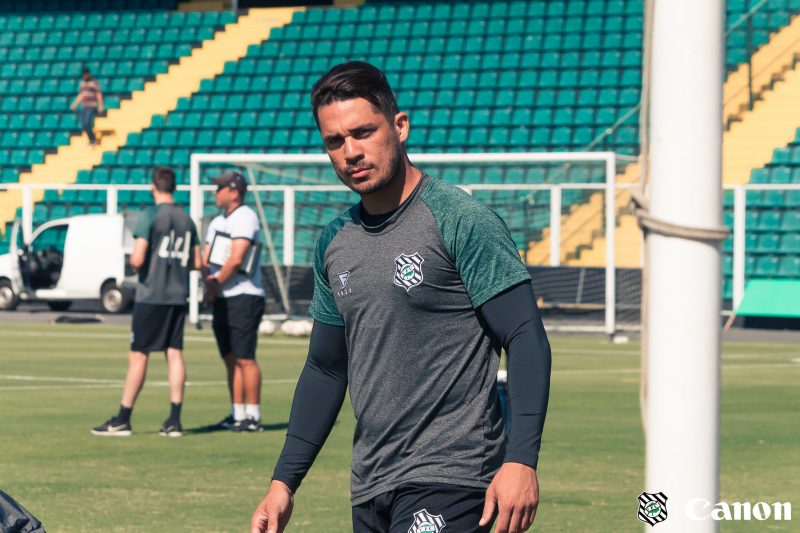 Elyeser treina no Orlando Scarpelli